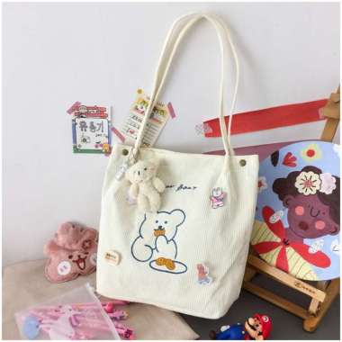 Mismi Hills Tote Bag Tas Selempang Wanita Korduroi Korea Karakter Beruang Lucu Stylish - 19H Putih