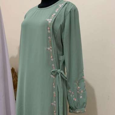 Raisma Gamis Putih Tulang Mewah Dan Elegan Model Verslah Kombinasi Bordir cantik Busana Lebaran Sage