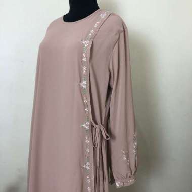Raisma Gamis Putih Tulang Mewah Dan Elegan Model Verslah Kombinasi Bordir cantik Busana Lebaran Coks