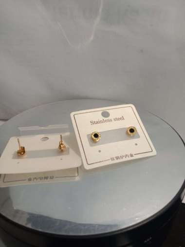 dhio-Anting titanium mata hitam terbaru terlaris sepanjang masa