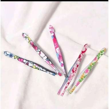 Pinset alis pencabut bulu karakter batik bunga Black Doubt
