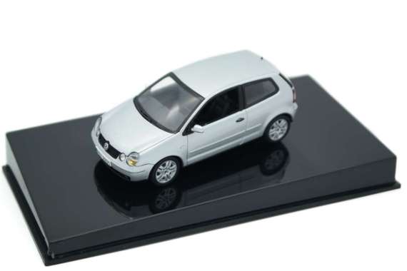 1:43 AUTOART VOLKSWAGEN POLO SILVER
