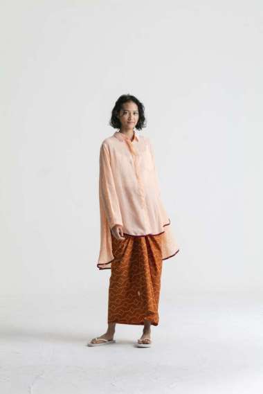 Sejauh Mata Memandang Kebaya Pendek Onde Lapis S-M Salmon