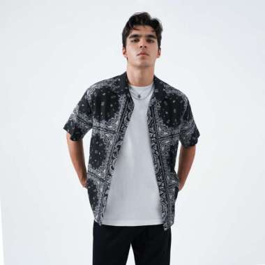 CELCIUS Paisley Bandana Pattern Shirt L03000449C Hitam M