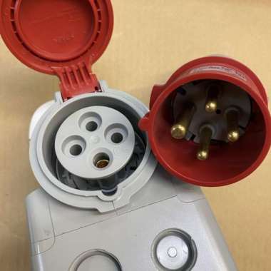 LEGRAND 1SET PLUG SURFACE MOUNTING SOCKET 3 PIN 16A FEMALE+MALE MERAH 2P+E