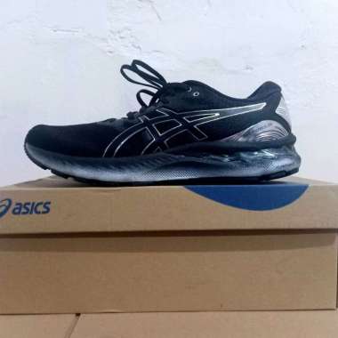 SEPATU LARI PRIA ASICS GEL NIMBUS 23 PLATINUM BLACK/PURE SILVER ORIGINAL 42.5