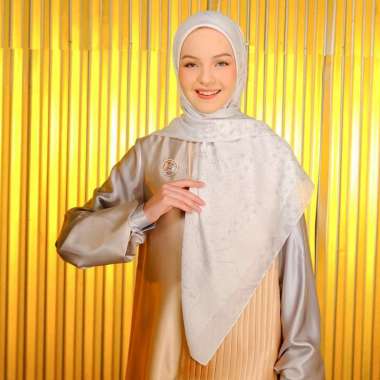 Shafira Alinea Printed Scarf | Hijab Segi Empat Motif Black
