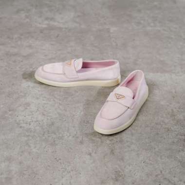 Sepatu PRADA TRIANGLE SUEDE PINK LOAFERS 100% ORIGINAL 38.5
