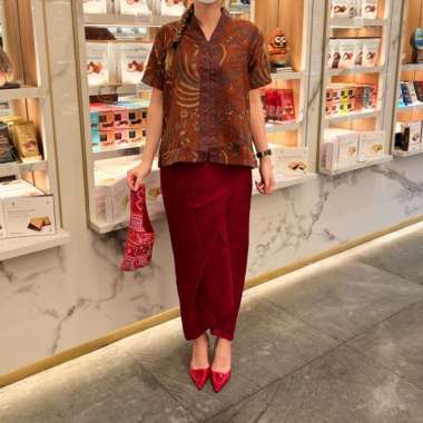 Lausboutique Kebaya Findry-Lengan Pendek-Seri Lawas M Sangria