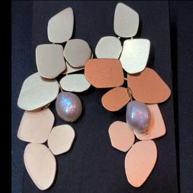 Anting Tematik Mutiara Asli Jenis Baroq dengan Lapisan Emas 14K