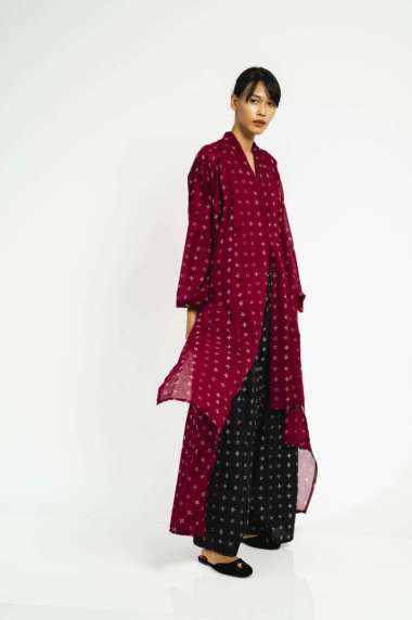 Sejauh Mata Memandang Kebaya Puan Wiji Merah