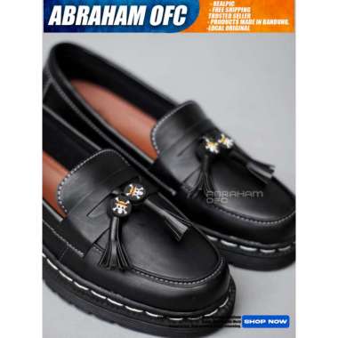 BOSSINDO Sepatu Docmart Loafers Pria Casual Formal Pantofel Hitam ONE PIECE STAW HAT ONE PIECE STAW 