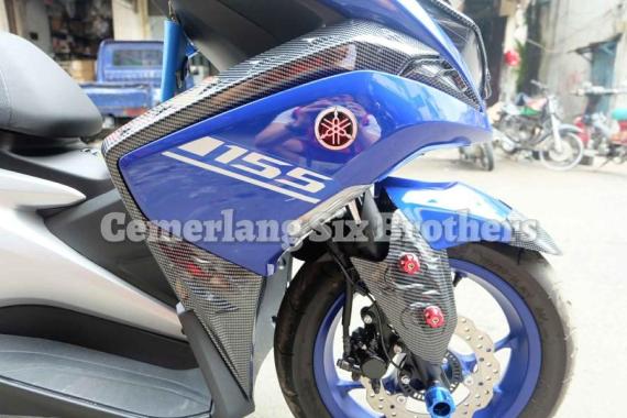 YAMAHA AEROX 155 - COVER LIS BODY DEPAN CARBON