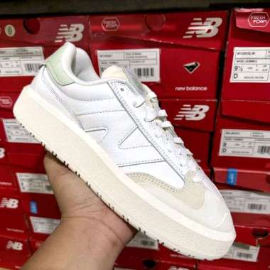 NB 302 SNEAKERS FOR UNISEX ORIGINAL BNIB (CT302SG) 37