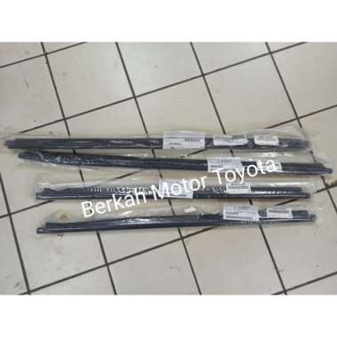 Pelipit Karet Kaca Pintu Luar Fortuner 2012 2013 2014 2015 Original Depan Kiri