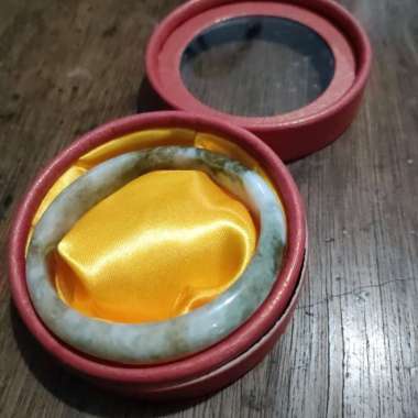Gelang batu giok hijau salju