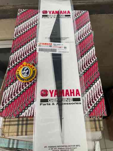 STIKER/STRIPING YAMAHA NEW VIXION ADVANCE 2016 PUTIH ORIGINAL YGP 2TP-F4247-71