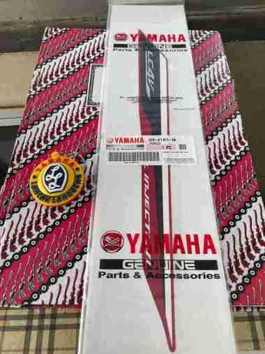 STIKER/STRIPING YAMAHA NEW VIXION ADVANCE 2016 PUTIH ORIGINAL YGP 2TP-F17F1-70
