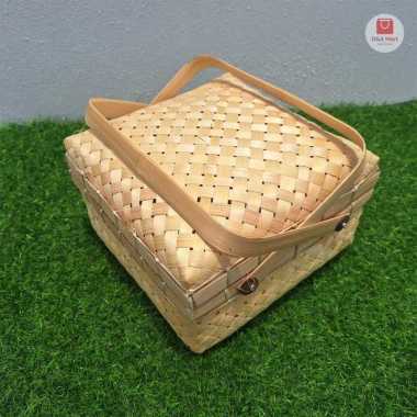 Keranjang Anyaman Bambu Sokase Kotak Paket Hampers Tutup Dengan Gagang