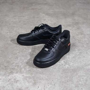 Sepatu NIKE AIR FORCE X SUPREME ALL BLACK SNEAKER 100% ORIGINAL 44