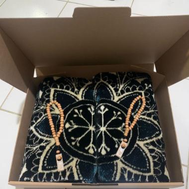 Sajadah Turki Hitam Premium Tebal Motif Bunga Cantik/Sajadah Couple Kado Pernikahan Hampers Couple