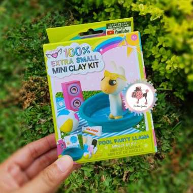 Small Pool Party Llama Mini Clay Kit