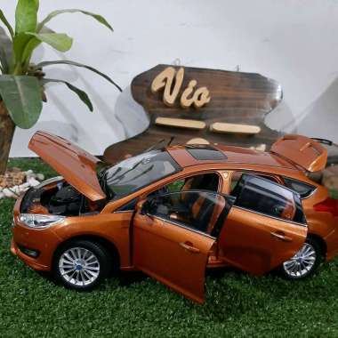 Diecast Miniatur Ford Focus skala 1:18