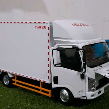 Diecast Miniatur Isuzu Elf skala 1:18