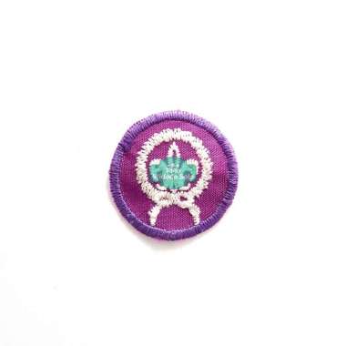 Bed Kerah Pramuka Putri Bundar Ungu Bordir (Bet Badge Logo Kitri) 2,8x2,8cm - 1 Buah