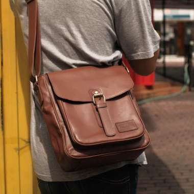VERISH Tas Selempang Kerja Kulit Asli - Nakula Messenger - Lavaches Leather Cognac