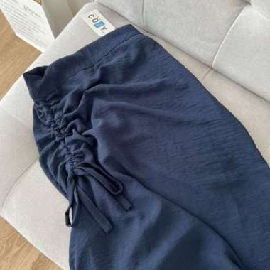 Tamara Skirt - Rok Serut Casual Flowly Wanita - Midi Maxi Ruched Skirt - Putih Navy
