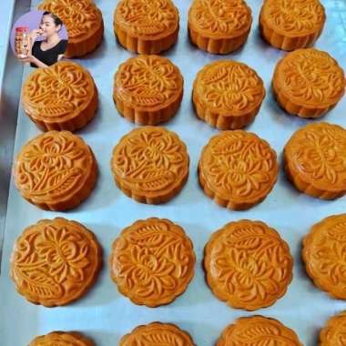 PIA MOON CAKE KUE BULAN. 1 PACK ISI 5 BUAH. SEMI BASAH PANDAN