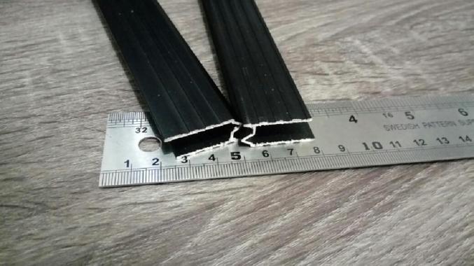 List Alumunium "U" Hitam - 150cm