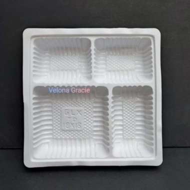 Sekat Mika 18X18 isi 50pcs Putih Susu Sekat 4