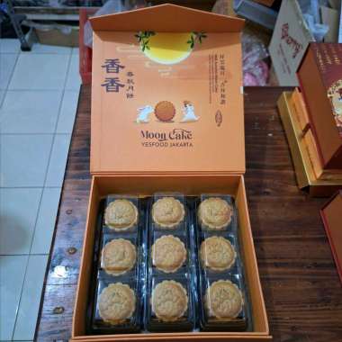 KUE BULAN MOON CAKE MINI SIZE BERAT 70 GR PER BUAH Tausa Hitam(Kacang merah)