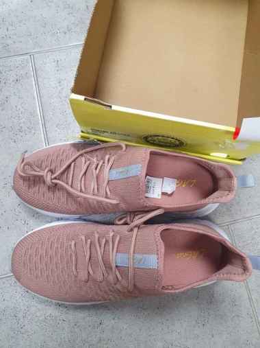 Sepatu Olahraga Sneakers Lari LA GEAR WOMENS RELAY Blush 11 PAYLESS 36.5