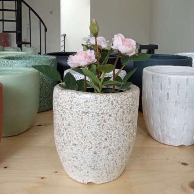 Pot Terakota Minimalis Modern D14T14 Kapsul Mini Bercak Teraso