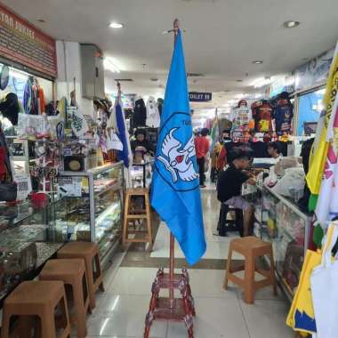 Tiang pataka dengan bendera indonesia Tutwuri