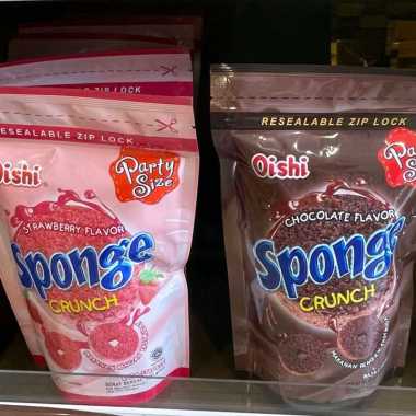 oishi sponge crunch cemilan manis strawberry