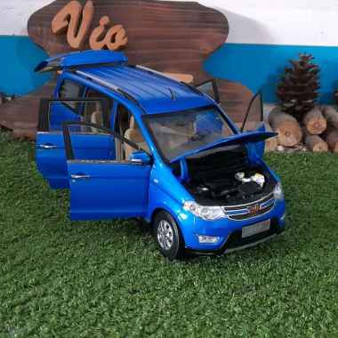 Diecast Miniatur Wuling Confero skala 1:18