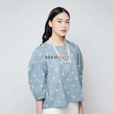 Gaura Hand Written Batik Jumputan 4 Panels ¾ Three Quarter Puff Sleeve In Grey / Blus Batik Jumputan