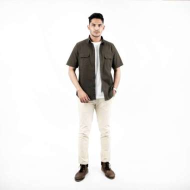 Dbritano Kemeja Pria Polos Lengan Pendek Saku 2 Cokelat 22423 3L