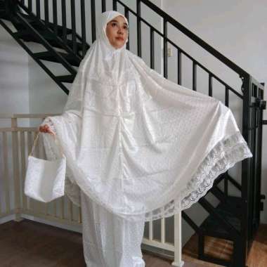 Mukena Jumbo Armany Silk Uragiri Adem hitam