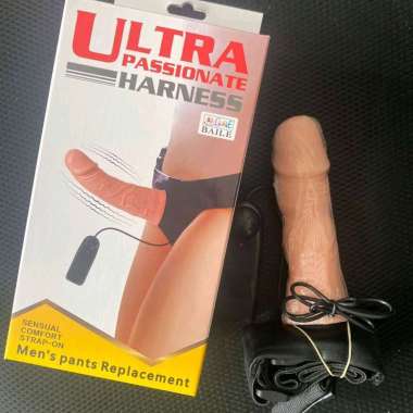 alat bantu pria strap on harnes model berongga getar