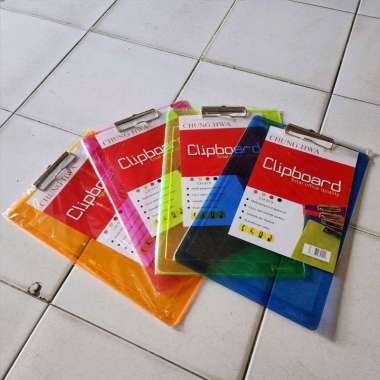 Clipboard/ Papan Ujian/ Papan Jalan Plastik Transparan Chung Hwa CH-979/ Doff Fluorescent Transparan