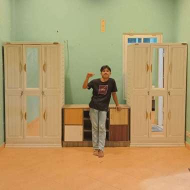 lemari pakaian Napoli 2 pintu kaca dan gantungan jumbo kuat