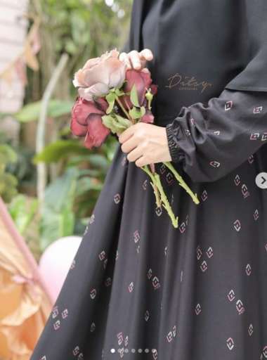 Ditsy Night Gown Des 2023 Gamis - Baju Tidur seri Izumi Onyx Black L