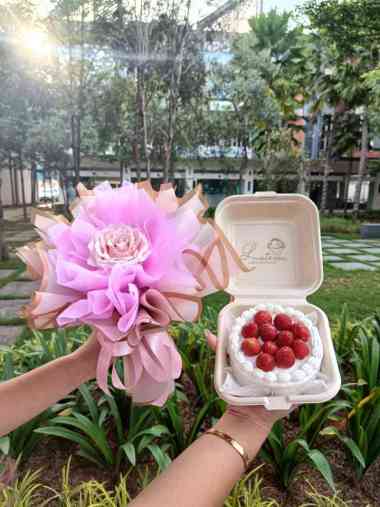Boucake Mini Korean Buket Korean Strawberry Buket Single Rose Korean strawberry cake buket