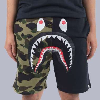 BAPE BIG ABC CAMO SHARK BLACK GREEN SWEATSHORTS ( M