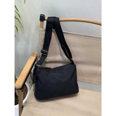 Tas Selempang Wanita Chibao CB 8016-SF + Free Dustbag CB 8016-SF Hitam